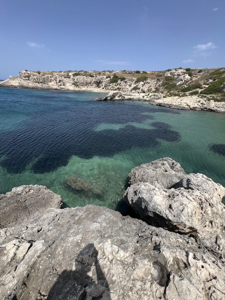 Tolle Bucht vor Syrakus mit blauem Wasser